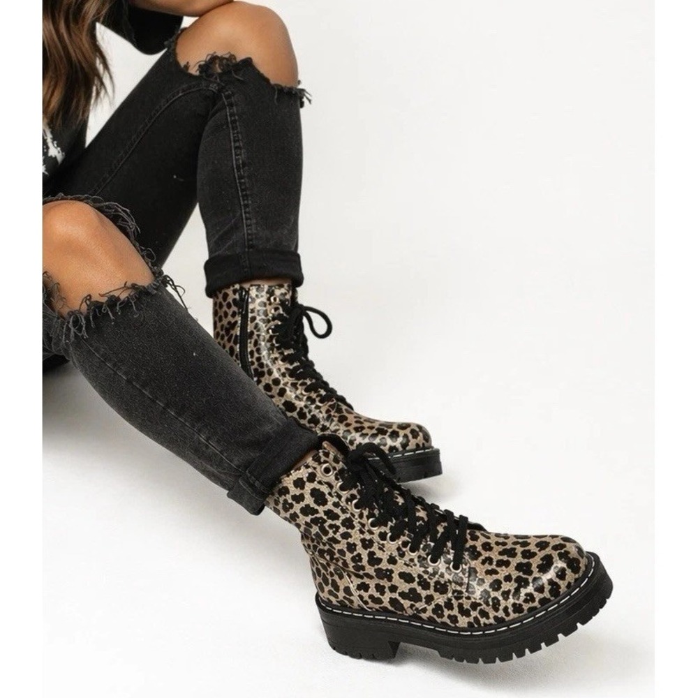 TRUE CRAFT Korri Combat Boots sz 6M Tan Leopard Glitter Lug Sole Lace Up NWOT